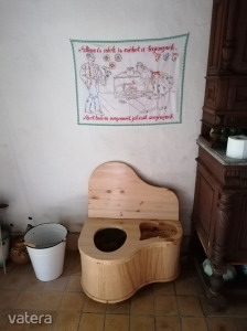 Borovi fenyő komposzt WC ( alomszék ) rozsdamentes vödörrel eladó
