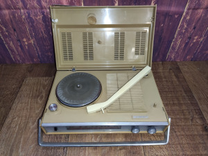 SANYO G-1117AD - horozható rádiós lemezjátszó - SANYO RADIO  PHONOGRAPH - 1971 - 1972