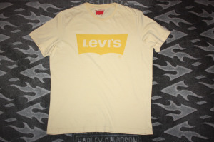 Levis -Levis pamut póló M-es eredeti, dekoratív, szép állapotban
