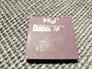 Intel i486 SX-33 processzor