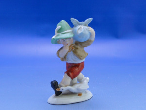 0C449 Régi német porcelán fiú figura libával