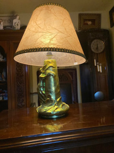 Zsolnay porcelán eozinmázas szecessziós asztali lámpa / Mack lajos terve :  Viharban álló női alak