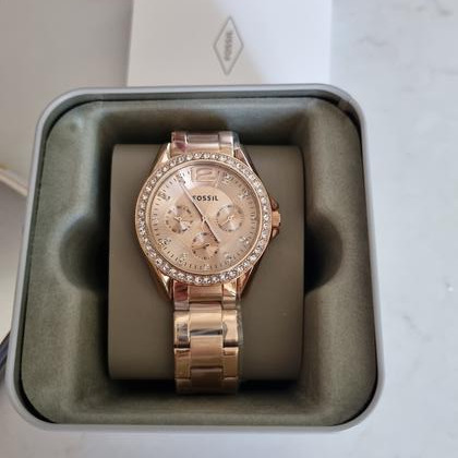 Fossil Riley Watch Ballagásra kiváló!