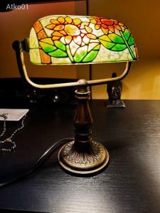 Vintage Tiffany stílusú ólomüveg bankár lámpa. Napraforgó motívumokkal.