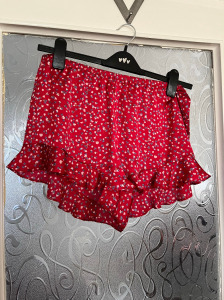 Piros apró virágos selyem hatású női rövid pizsama nadrág 40-es méretben eladó