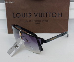 Louis Vuitton napszemüveg dísztasakkal