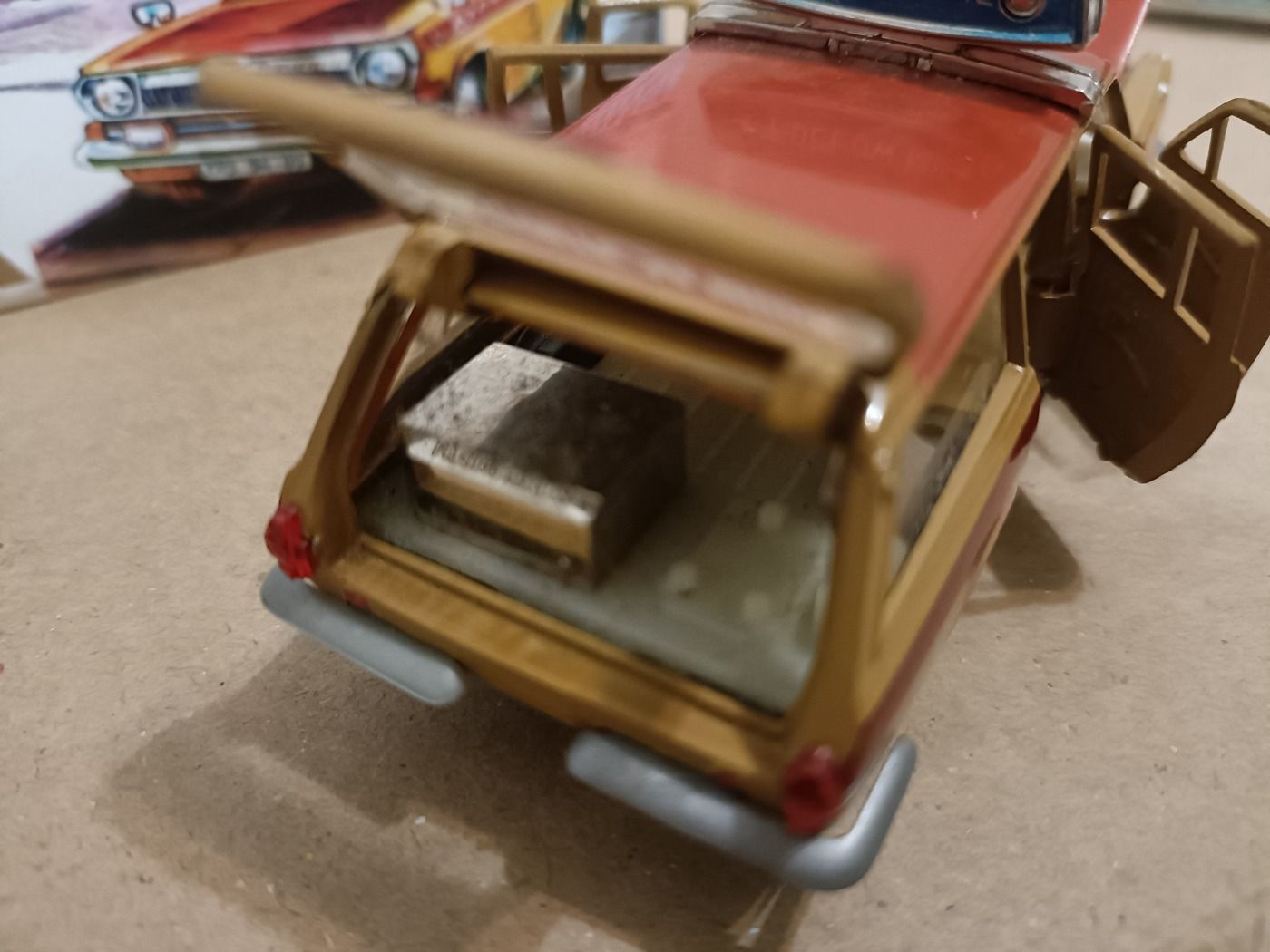 Miniature Saratov 1/43 – Volga GAZ 24-02 Break – Aéroport Follow Me Aeroflot