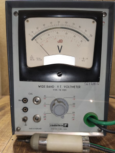 RADELKIS EMG-1324 - csővoltmérő - gyűjteményi - WIDE BAND V. T. VOLTMETER Kép