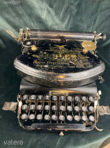 Extrém ritka antik írógép  - Egy német ADLER tolómechanikával- Magyar forgalomba helyezéssel