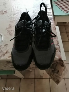 Adidas cipő 40 es