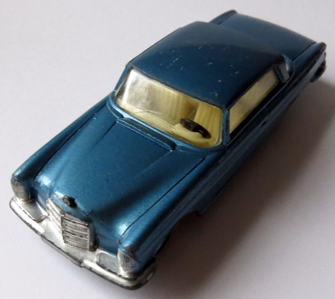 Dinky Toys 533 – Mercedes Benz 300SE Coupé Rouge, 1/43, Boîte D'origine, Très Bon état