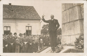 Zalaegerszeg  -  honvéd huszárezred emlékműve (talán a leleplezése ) / csendőr