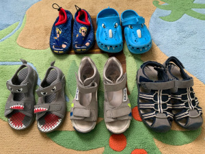 31-es cipőcsomag: szandálok(D.D.Step,F&F,Action Boy)/papucs/úszócipő (Sam a tűzoltó)