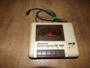 Commodore Plus4-hez átalakított magnó