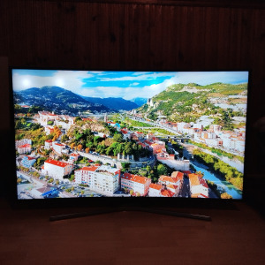 140 cm-es ívelt Samsung UE55KU6170U 4K-s okos TV lencse hibával eladó