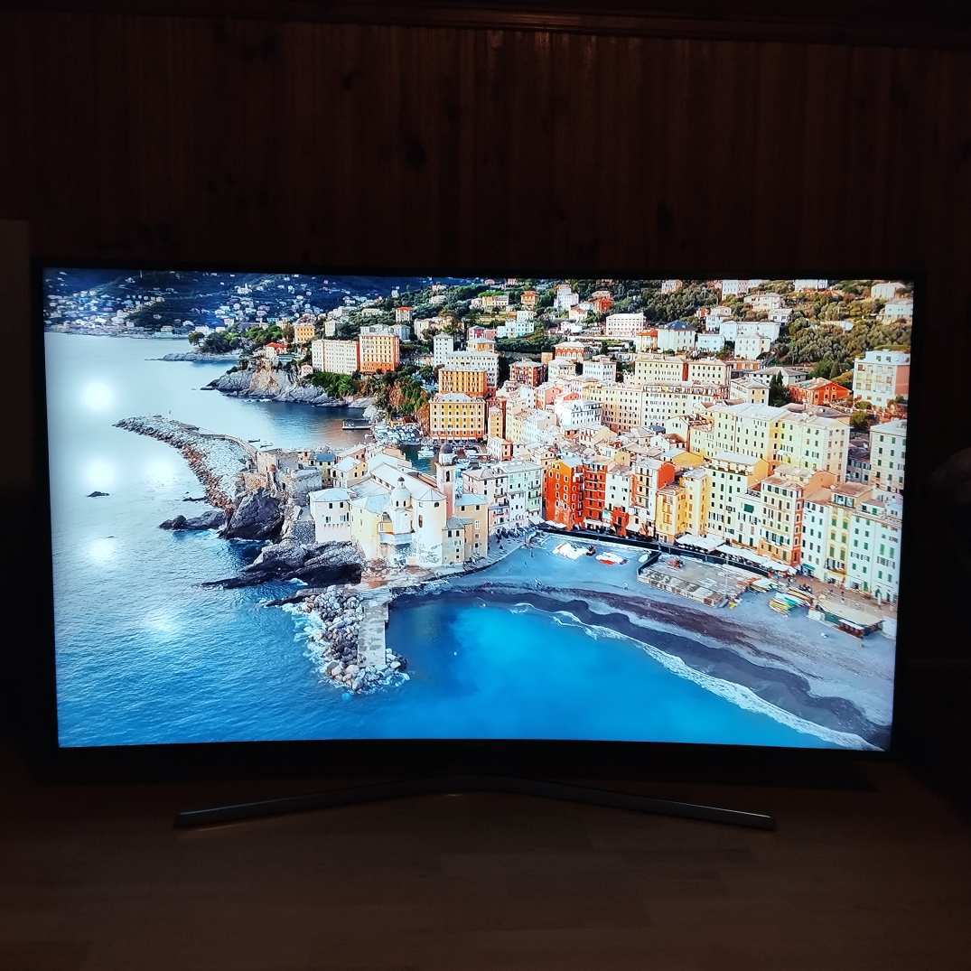 140 cm-es ívelt Samsung UE55KU6170U 4K-s okos TV lencse hibával eladó