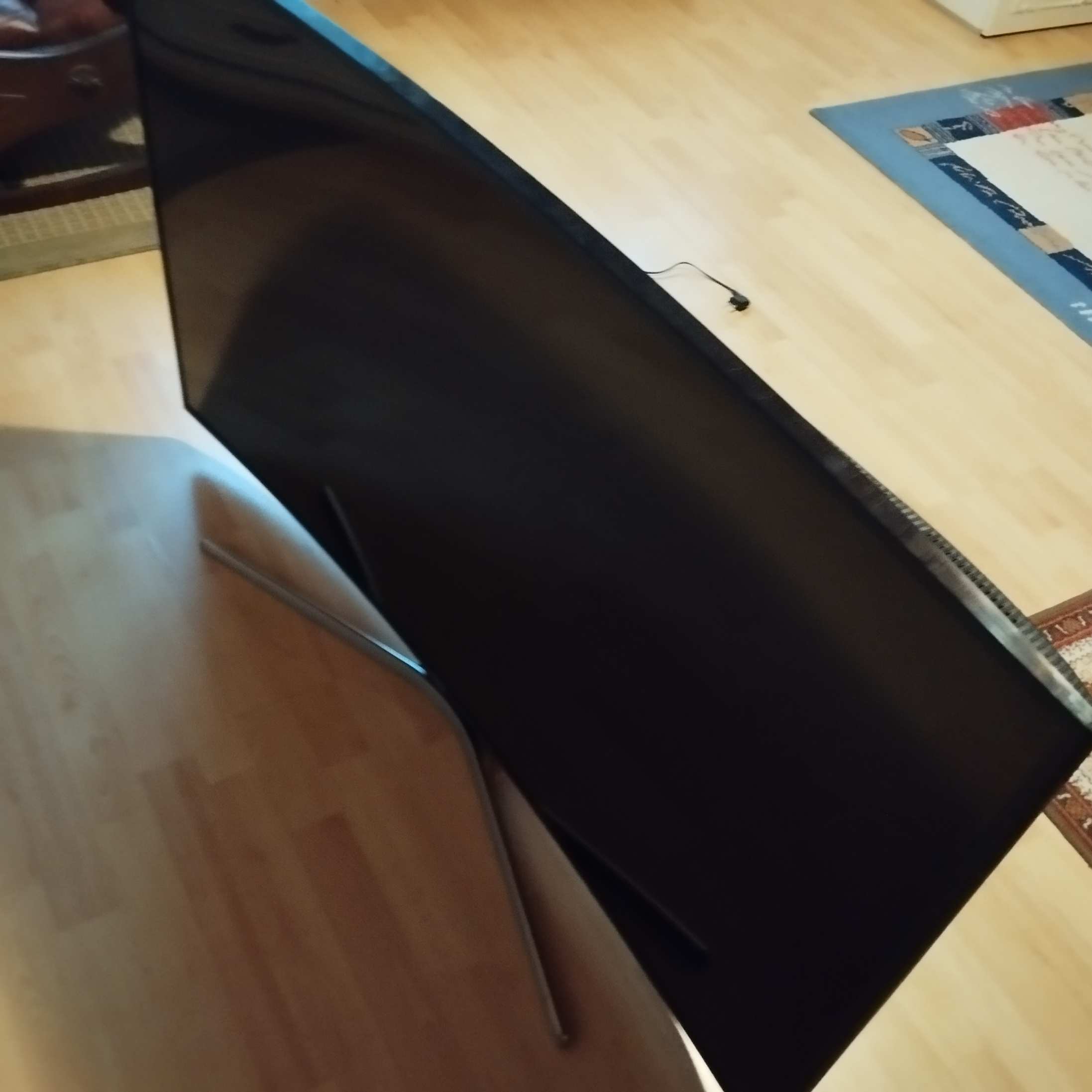 140 cm-es ívelt Samsung UE55KU6170U 4K-s okos TV lencse hibával eladó