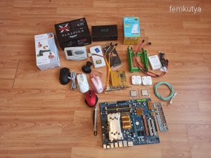 Gigabyte félkonfig, Wayteq navigáció, mini drón és más elektronikai dolgok 1,-Ft-ról!