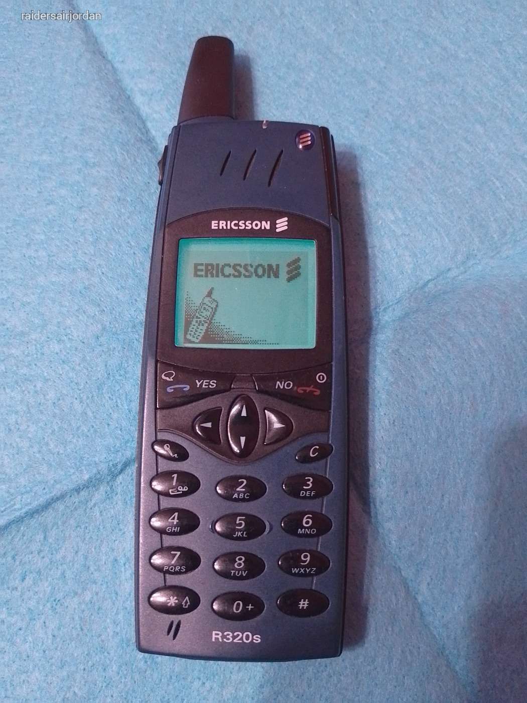 ERICSSON R320 - TELEFON + ROSSZ AKKU ,TESZTELVE ,TÖKÉLETESEN MÜKÖDIK. Retro  Mobil