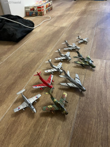 Cseh, orosz és pakisztáni 1:72-es vadászgép makett gyűjtemény