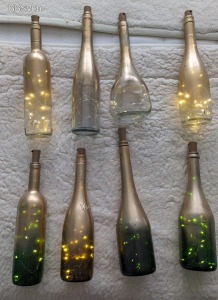 Esküvői dekor borosüvegek arany fújással, LED-del