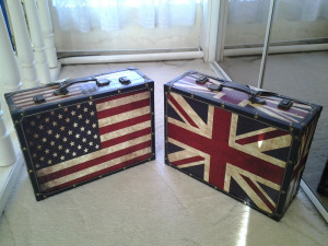 Dizájn kis bőrönd Amerikai zászlós és Angol zászlós mintával, Iratoknak vagy bármilyen kütyünek ÚJ