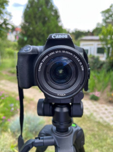 Canon EOS 250D fekete digitális fényképezőgép (EF-S 18-55 mm IS STM)