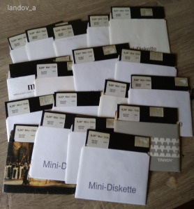 18 db Commodore lemez tele plus/4,C16-os játékokkal