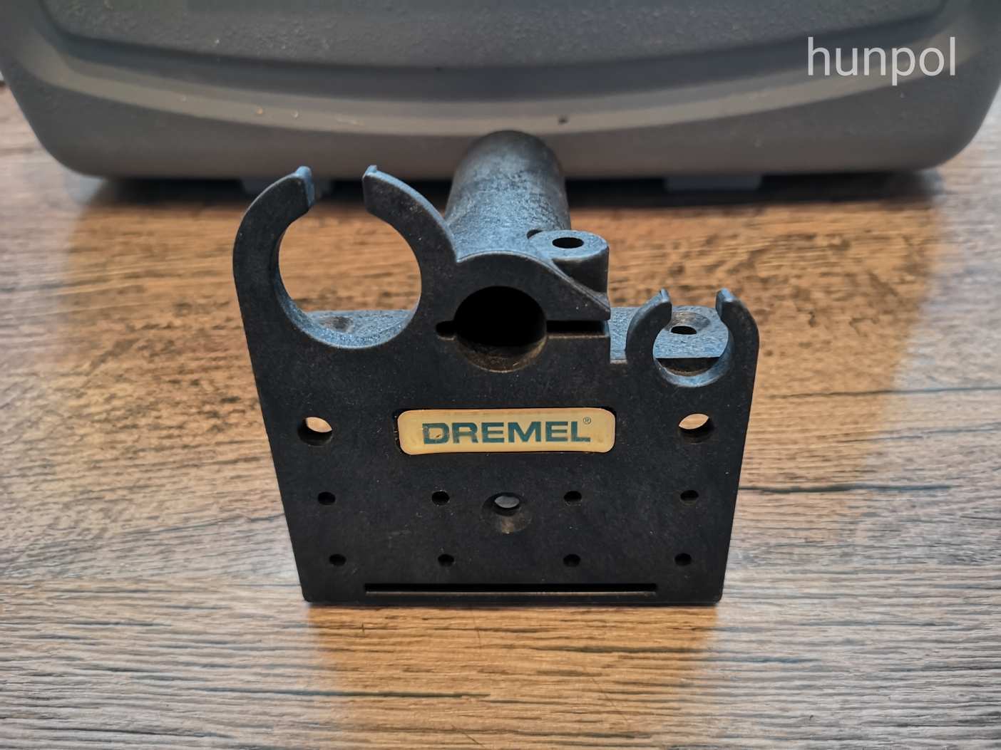 Dremel 300-as készlet kofferben + Dremel 212 Drill Press fúróállvány + kiegészítők