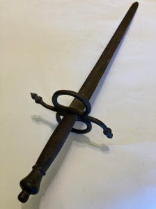Egy antik kard - Egykezes pallos, anyagában díszített egyenes vércsatornás pengével