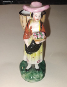 Virágárus lány porcelán figura