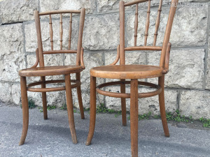 Antik 100 éves debreceni thonet székek párban - piros cimkés jelzéssel Gőzfűrész és Faárugyár RT.