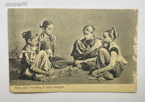 Hindu Girls Recreating At Indian Draughts - Képeslap - Kisterenye