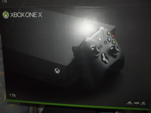 M-32  Xbox One X 1 Tb Gép+ Garancia+Tartozékok+ 50 Db Csúcs Játék