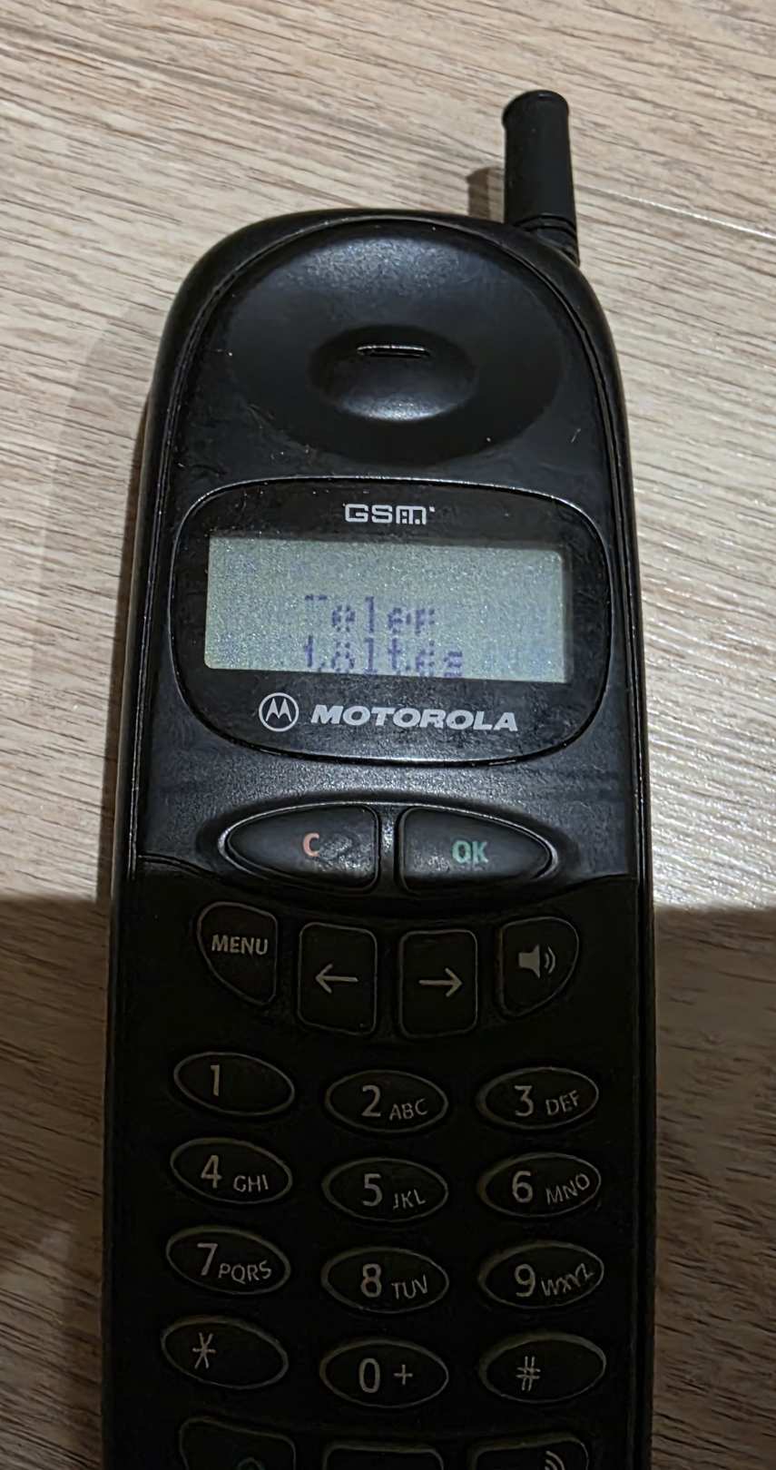 RETRO MOTOROLA MOBIL TELEFON TÖLTŐVEL, AKKUVAL