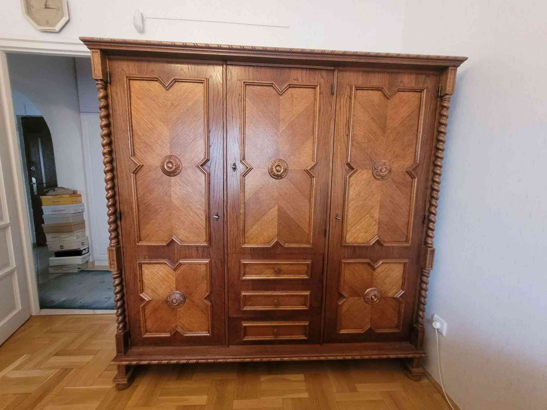 5 db koloniál bútor eladó