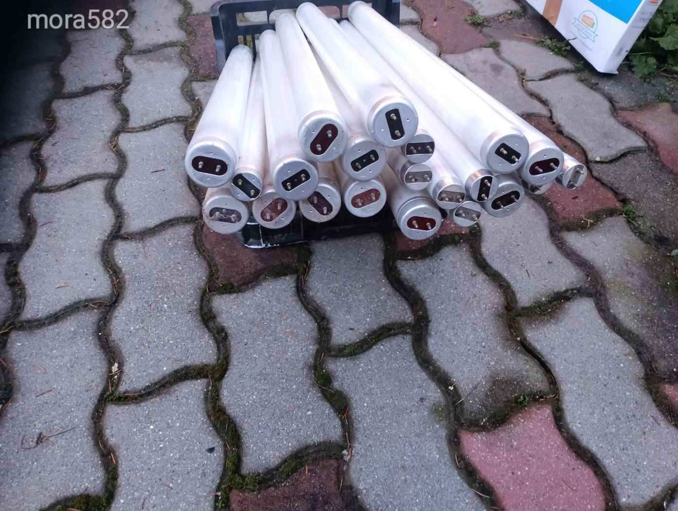 Neoncsövek eladók, Ócsa
