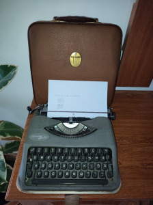 QWERTZ Small Pica HERMES BABY PORTABLE typewriter írógép
