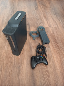 Xbox 360 konzol fekete 120GB