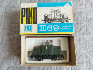 Piko H0 - E69 mozdony zöld