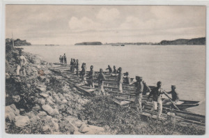 Katonák csónakokkal, egy folyón, 1910 körül (T)