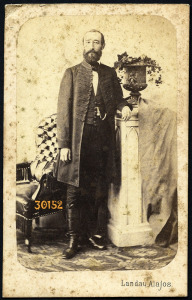 Landau műterem, elegáns szakállas férfi magyaros ruhában, 1860-as évek, Eredeti CDV, vizitkártya ...