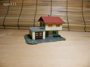 N 1:160 nyeregtetős családi ház terasszal terepasztal építéshez, vasútmodell