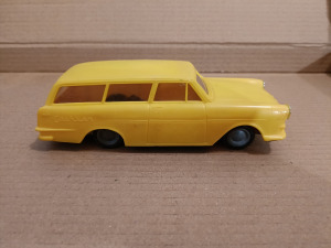 Lemezárúgyár Lendület Opel Caravan sárga