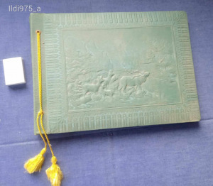 Retró zöld dombornyomott szarvasos fotóalbum, nem használt, 33 cm x 24 cm