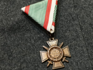 Horthy Tűzkereszt I. Osztálya  kitüntetés 1942-ess  hadjárati év 1 ft nincs minimálár Kép