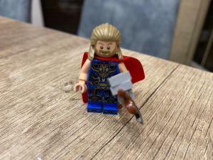 LEGO MARVEL SUPER HEROES THOR MINIFIGURA