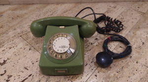 Zöld tárcsás telefon