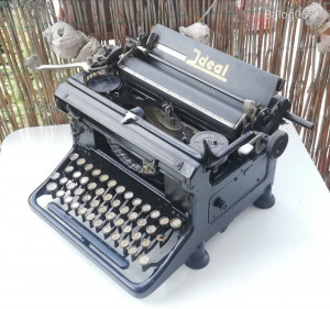 GYŰJTŐKNEK! MŰKÖDŐ IDEAL régi retro vintage írógép 1945 körül, ritka cirill billentyűzettel!
