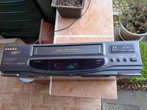 OTAKE VHS  videomagnó , VCR-555 MK 9 típosú , minden funkciója működik  , szép állapotú
